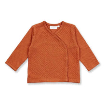 Laden Sie das Bild in den Galerie-Viewer, YURI Baby Wickeljacke in haselnussbraun von Sense Organics