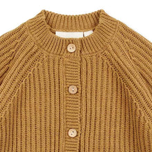 Laden Sie das Bild in den Galerie-Viewer, Baby Strickstrampler MANI von Sense Organics kamelbraun