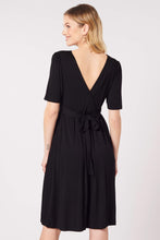 Laden Sie das Bild in den Galerie-Viewer, Umstands- und Stillkleid mit halblangen Ärmeln