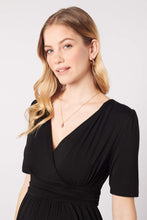 Laden Sie das Bild in den Galerie-Viewer, Umstands- und Stillkleid mit halblangen Ärmeln