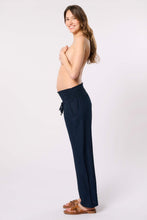 Laden Sie das Bild in den Galerie-Viewer, Umstandshose mit gesmoktem Bund in Navy