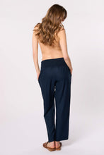 Laden Sie das Bild in den Galerie-Viewer, Umstandshose mit gesmoktem Bund in Navy