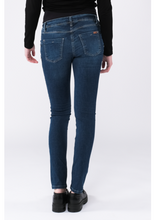Laden Sie das Bild in den Galerie-Viewer, Umstandsjeans Sophia stone wash von LOVE2WAIT 30er Länge