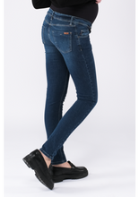 Laden Sie das Bild in den Galerie-Viewer, Umstandsjeans Sophia stone wash von LOVE2WAIT 30er Länge