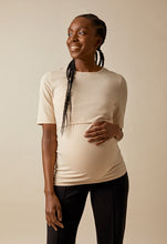 Laden Sie das Bild in den Galerie-Viewer, Umstands- und Stillshirt Classic von boob mit halblangem Arm in Tapioka