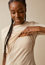 Laden Sie das Bild in den Galerie-Viewer, Umstands- und Stillshirt Classic von boob mit halblangem Arm in Tapioka