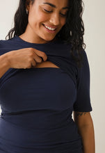 Laden Sie das Bild in den Galerie-Viewer, Umstands- und Stillshirt Classic von boob mit halblangem Arm, navy