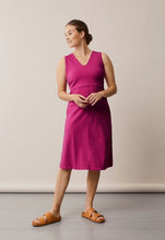 Laden Sie das Bild in den Galerie-Viewer, Umstands- und Stillkleid A dress dark orchid