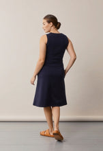 Laden Sie das Bild in den Galerie-Viewer, Umstands- und Stillkleid A dress midnight blue