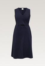 Laden Sie das Bild in den Galerie-Viewer, Umstands- und Stillkleid A dress midnight blue