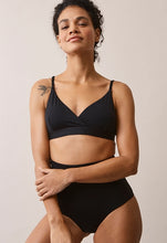 Laden Sie das Bild in den Galerie-Viewer, The Go-To Triangel-BH von boob in schwarz