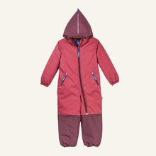 Laden Sie das Bild in den Galerie-Viewer, TURVA ICE Winteroverall mit abnehmbarer Kapuze und reflektierendem Animal Print in beet red