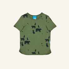 Laden Sie das Bild in den Galerie-Viewer, ILTA Jersey Kurzarmshirt mit Tierprint von finkid in bronze green