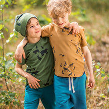 Laden Sie das Bild in den Galerie-Viewer, ILTA Jersey Kurzarmshirt mit Tierprint von finkid in cinnamon