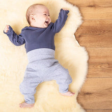 Laden Sie das Bild in den Galerie-Viewer, Langarmbody Classic Waffel-Jersey Malu in grau-blau von Sense Organics