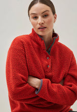 Laden Sie das Bild in den Galerie-Viewer, Wollflor-Pullover 90er in blutorange von boob für Schwangerschaft und Stillzeit