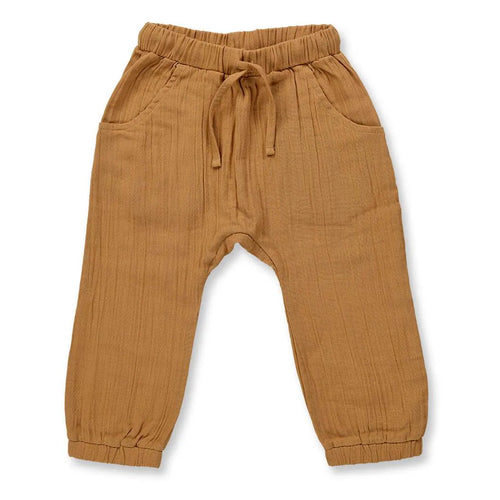 Babyhose aus leichtem Musselin Loki in caramel von Sense Organics