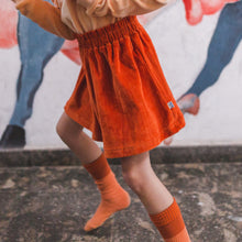 Laden Sie das Bild in den Galerie-Viewer, Gitte Skirt von baba Kidswear in Samt Rooibus