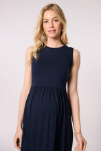 Laden Sie das Bild in den Galerie-Viewer, Eco Viskose Midi Umstands- und Stillkleid in navy