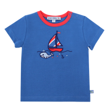 Laden Sie das Bild in den Galerie-Viewer, Baby T-Shirt mit Segelboot und Wal in blue von Enfant Terrible