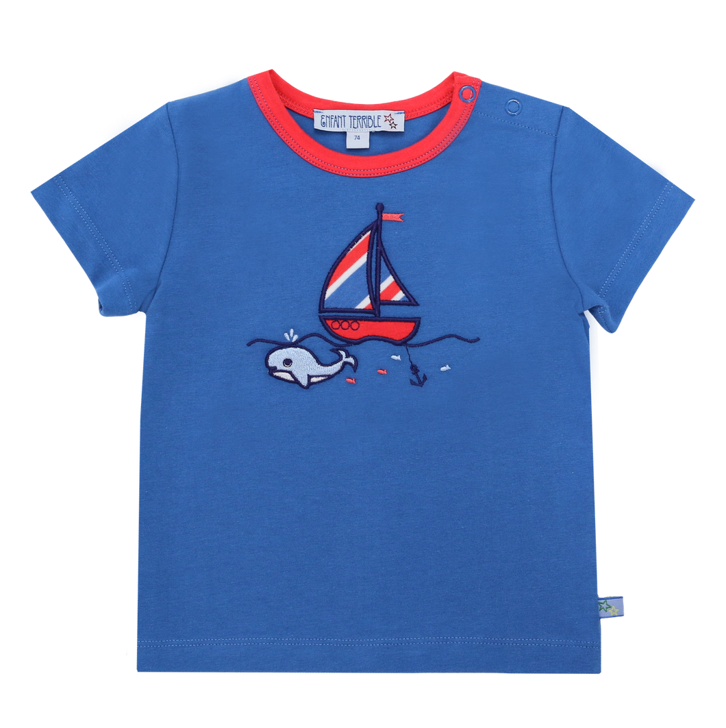 Baby T-Shirt mit Segelboot und Wal in blue von Enfant Terrible