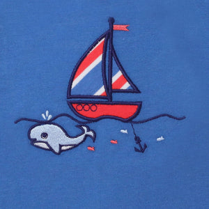 Baby T-Shirt mit Segelboot und Wal in blue von Enfant Terrible